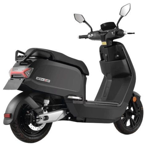 Ηλεκτρικό scooter Robo S Maxi 3000W της EMW σε μαύρο χρώμα. 